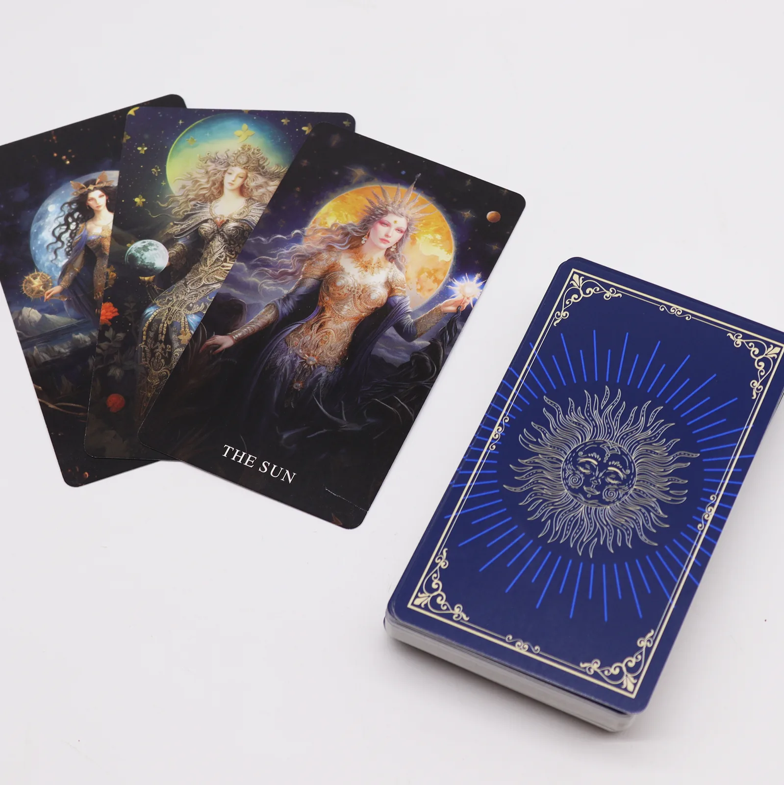 Pachet de tarot cu finisaj decorativ